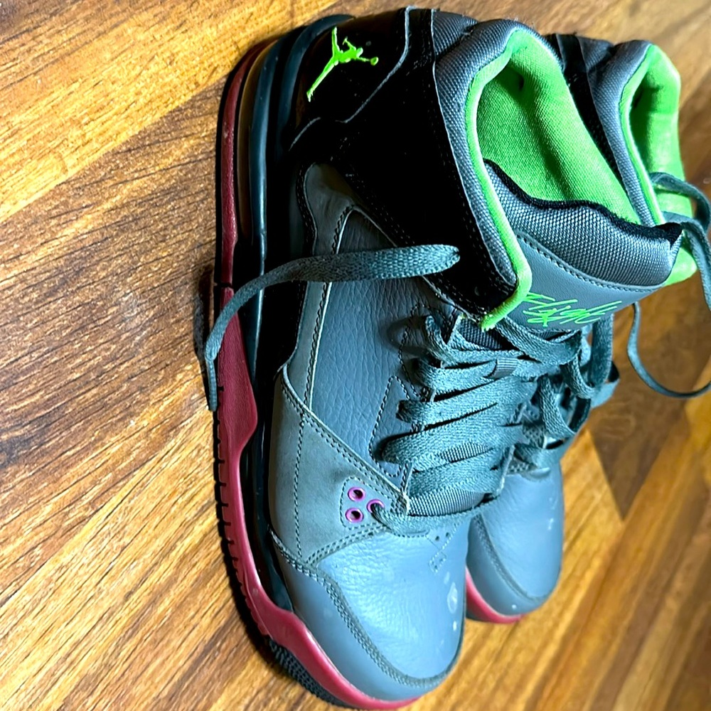 Kids size 7 Jordan flights